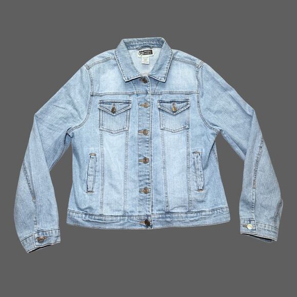 Route 66 Women’s Light Wash Denim Trucker Jacket Size Large - Picture 1 of 6